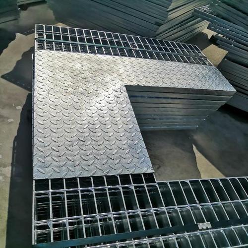 承载能力钢格板及表面密封的花纹钢板或钢网构成的一种钢格板新产品